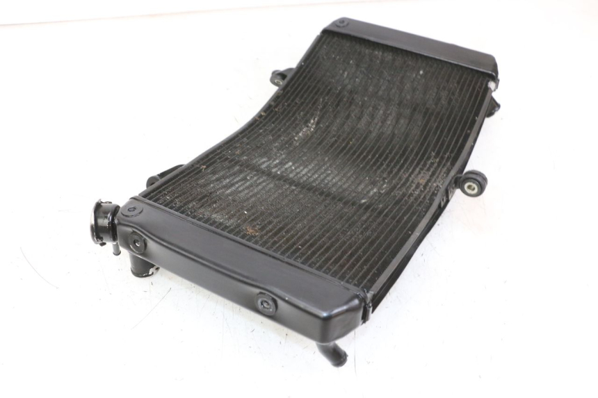 photo de RADIADOR  YAMAHA FZ1 FAZER 1000 (2007 - 2009) - Detalles de los puntos de fijación