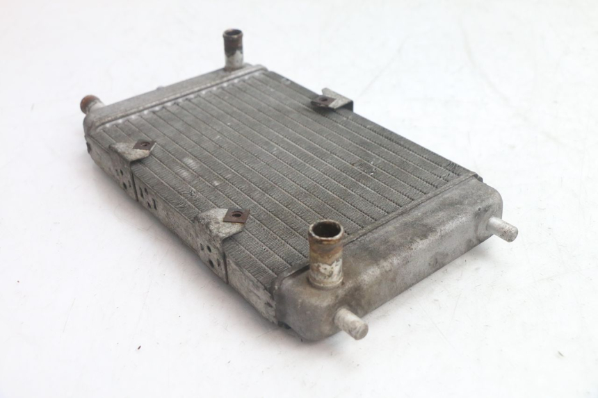 photo de RADIADOR YAMAHA YP MAJESTY 125 (1998 - 2001) - Detalles de los puntos de fijación