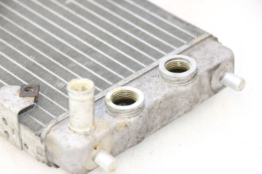 photo de RADIADOR  YAMAHA YP MAJESTY 125 (2007 - 2010) - Primer plano técnico