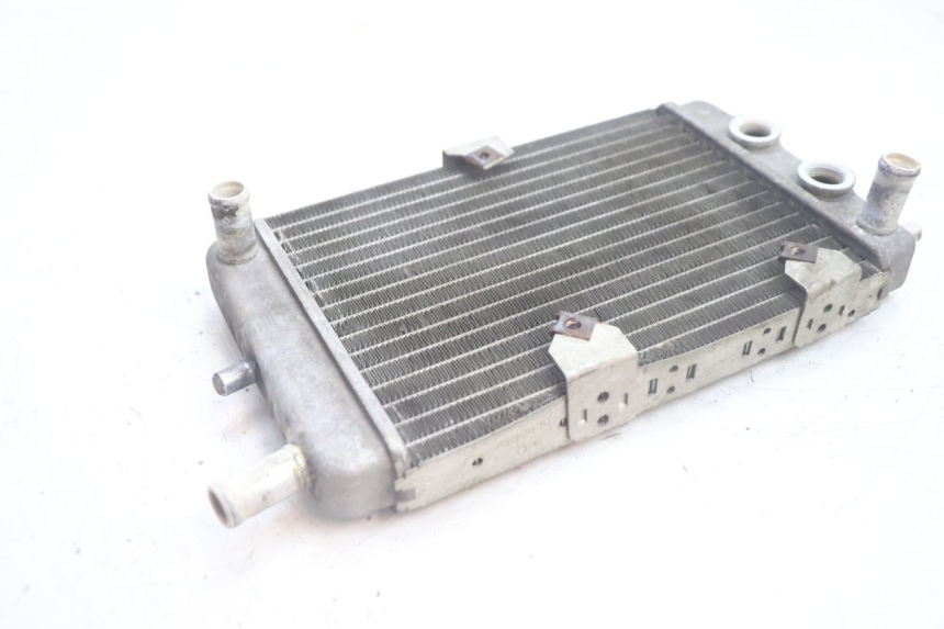 photo de RADIADOR YAMAHA YP MAJESTY 125 (2002 - 2006) - Características distintivas