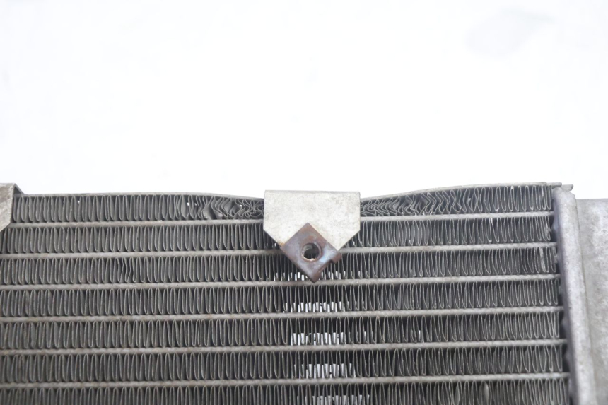 photo de RADIADOR YAMAHA YP MAJESTY 125 (2002 - 2006) - Primer plano técnico