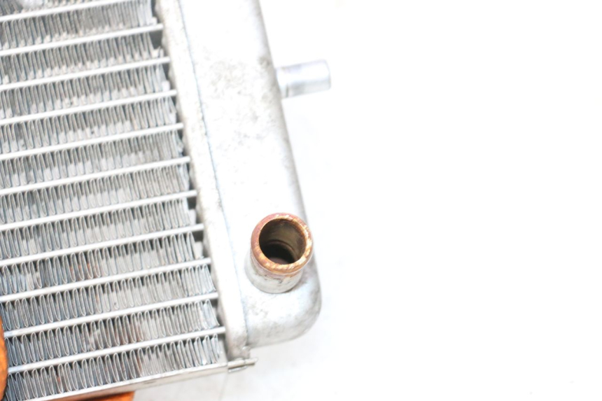 photo de RADIADOR YAMAHA YP MAJESTY 125 (2002 - 2006) - Primer plano de alta resolución