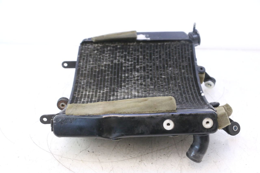 photo de RADIADOR  YAMAHA YZF R6 600 (2008 - 2009) - Primer plano de alta resolución