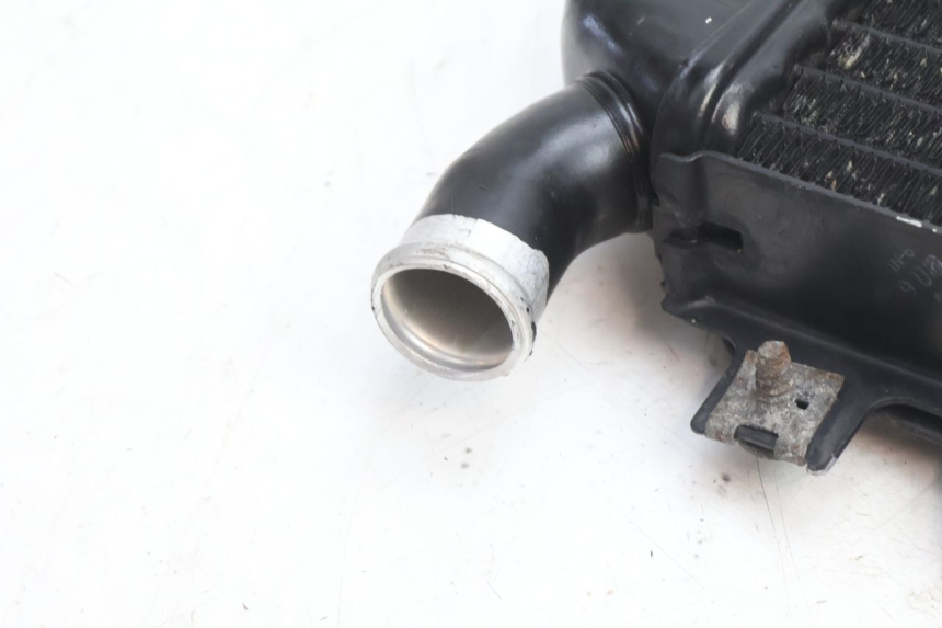 photo de RADIADOR KAWASAKI ZZR 600 (1995 - 2004) - Detalles de los puntos de fijación