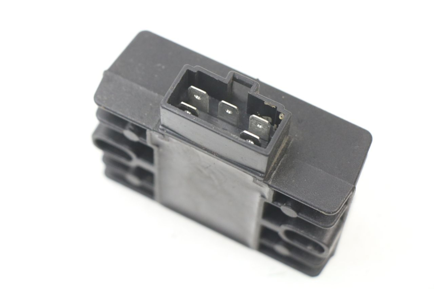 photo de REGULADOR YAMAHA AEROX 4 50 (2018 - 2020) - Otra perspectiva