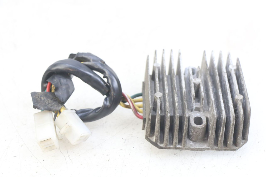 photo de REGULADOR DE CARGA KYMCO AGILITY 16+ 4T 50 (2018 - 2023) - Primer plano técnico