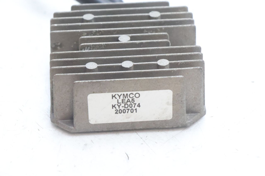 photo de REGULADOR DE CARGA KYMCO AGILITY 16+ 4T 50 (2018 - 2023) - Primer plano técnico