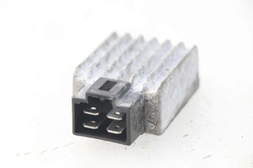 photo de REGULADOR DE CARGA KYMCO AGILITY 4T 50 (2005 - 2018) - Detalle de la pieza