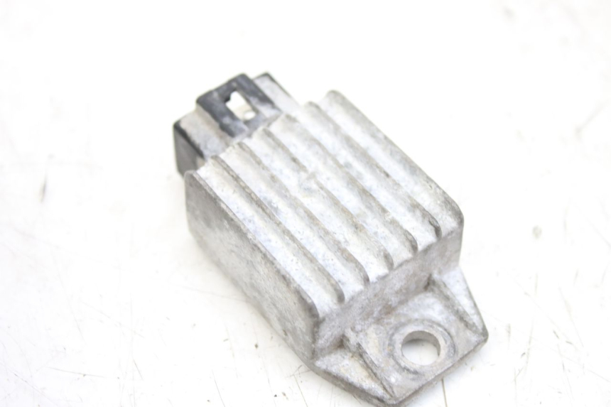 photo de REGULADOR DE CARGA KYMCO AGILITY 4T 50 (2005 - 2018) - Otra perspectiva