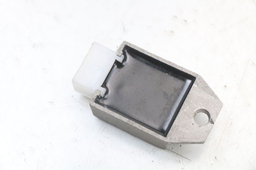 photo de REGULADOR DE CARGA KYMCO AGILITY 4T 50 (2005 - 2018) - Zoom estado de uso