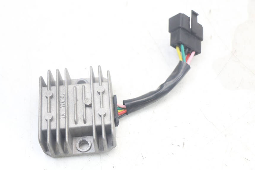 photo de REGULADOR DE CARGA KYMCO AGILITY 4T 50 (2018 - 2022) - Detalle de la pieza