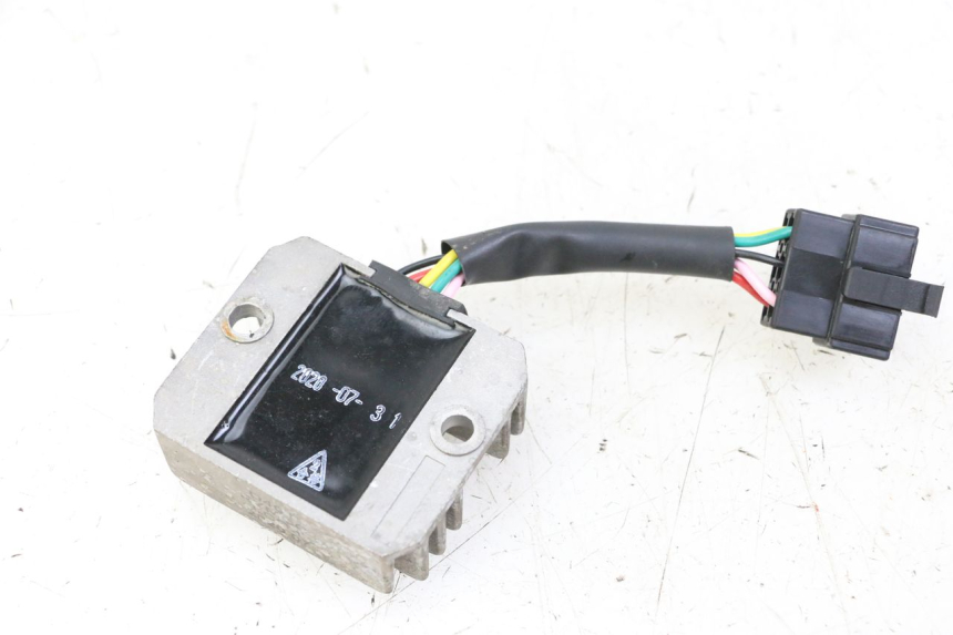 photo de REGULADOR DE CARGA KYMCO AGILITY 4T 50 (2018 - 2022) - Zoom estado de uso