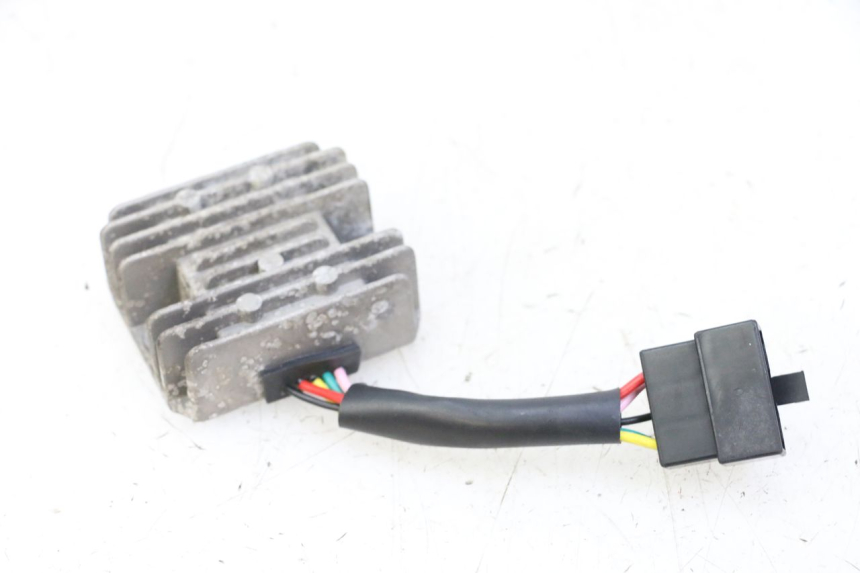 photo de REGULADOR DE CARGA KYMCO AGILITY 4T 50 (2018 - 2022) - Primer plano técnico