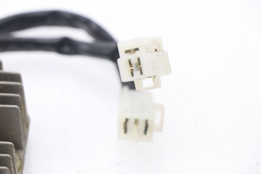 photo de REGULADOR KYMCO AGILITY CITY 16P 125 (2015 - 2021) - Detalles de los puntos de fijación