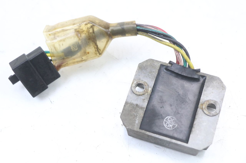 photo de REGULADOR DE CARGA KYMCO AGILITY RS 4T 50 (2009 - 2013) - Zoom estado de uso