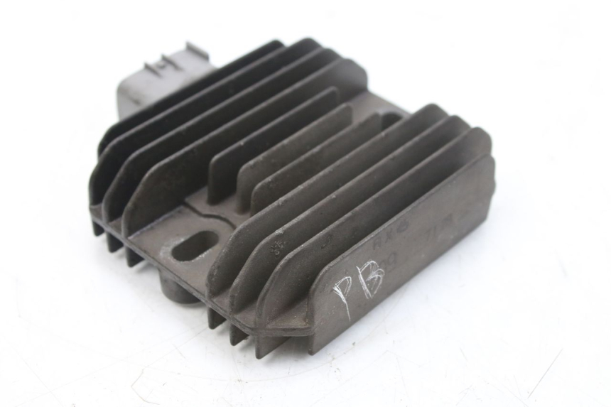 photo de REGULADOR DE CARGA SUZUKI AN BURGMAN 400 (2006 - 2010) - Primer plano técnico