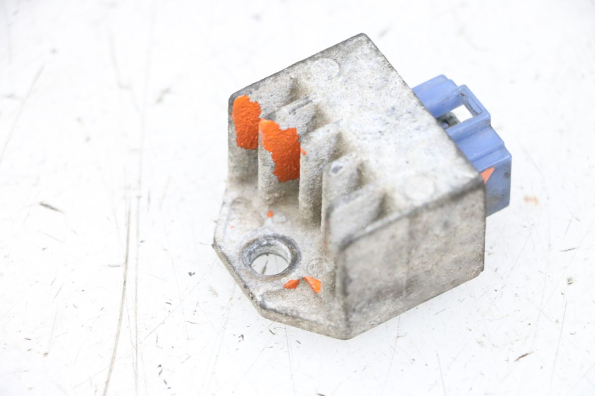 photo de REGULADOR MBK BOOSTER SPIRIT NAKED 50 (2004 - 2017) - Otra perspectiva