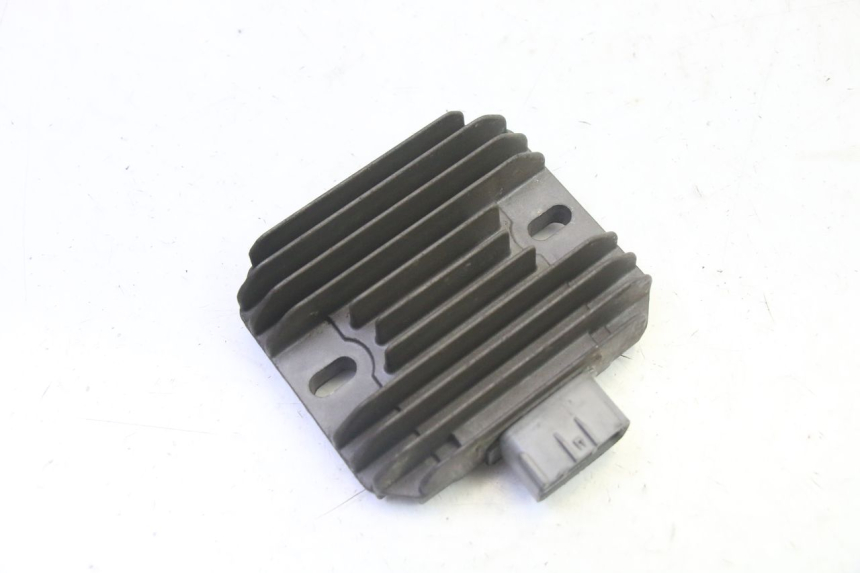 photo de REGULADOR DE CARGA SUZUKI BURGMAN 125 (2007 - 2014) - Detalle de la pieza