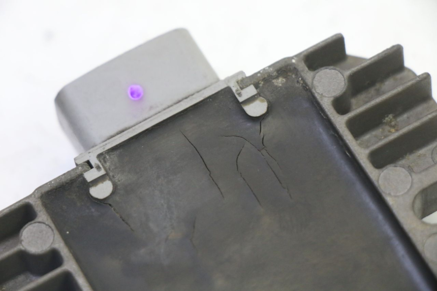 photo de REGULADOR DE CARGA SUZUKI BURGMAN 125 (2007 - 2014) - Primer plano técnico