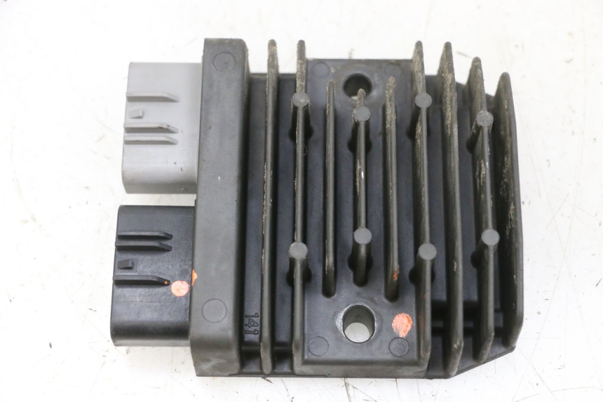 photo de REGULADOR SUZUKI BURGMAN 650 (2013 - 2020) - Primer plano técnico