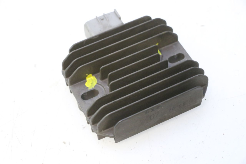 photo de REGULADOR DE CARGA SUZUKI BURGMAN 125 (2007 - 2014) - Primer plano técnico