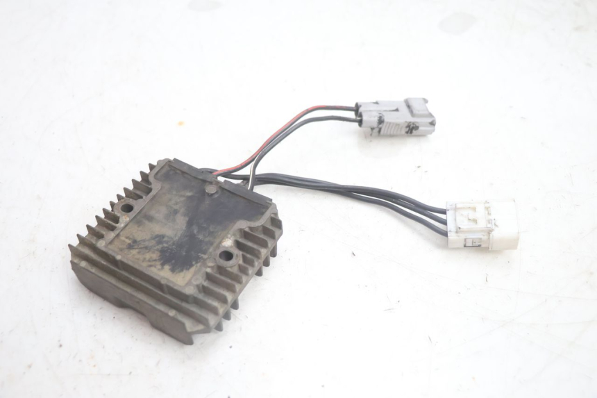 photo de REGULADOR SUZUKI BURGMAN EXECUTIVE ABS 650 (2006 - 2012) - Primer plano técnico