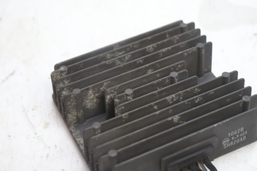 photo de REGULADOR SUZUKI BURGMAN EXECUTIVE ABS 650 (2006 - 2012) - Primer plano técnico