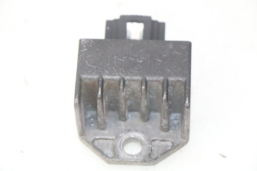 photo de REGULADOR DE CARGA YAMAHA BW'S 50 (1999 - 2003) - Otra perspectiva