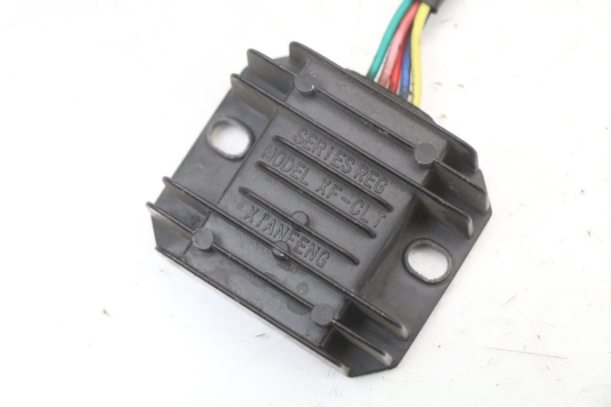 photo de REGULADOR ARCHIVE CAFE RACER 4T 50 (2019 - 2024) - Zoom estado de uso