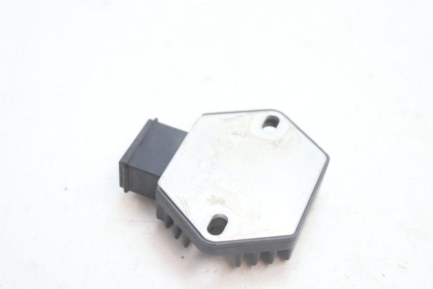 photo de REGULADOR HONDA CB F HORNET 600 (2005 - 2006) - Otra perspectiva