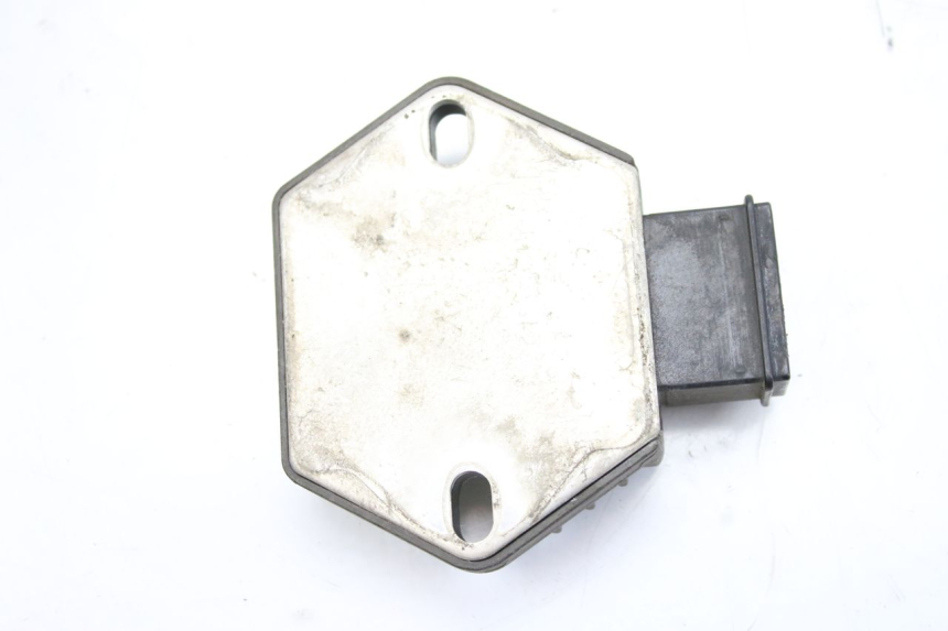 photo de REGULADOR DE CARGA HONDA CBF 500 (2004 - 2007) - Detalles de los puntos de fijación