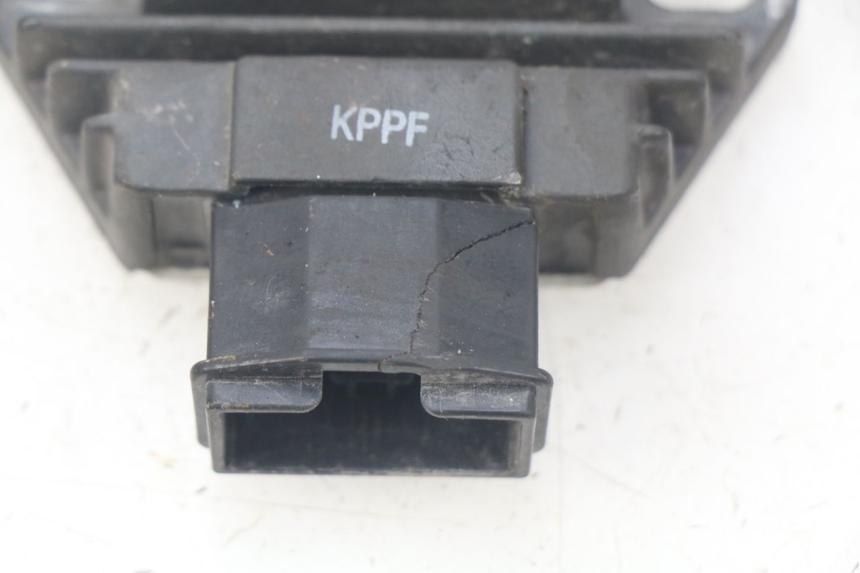 photo de REGULADOR HONDA CBR R 125 (2003 - 2006) - Primer plano técnico