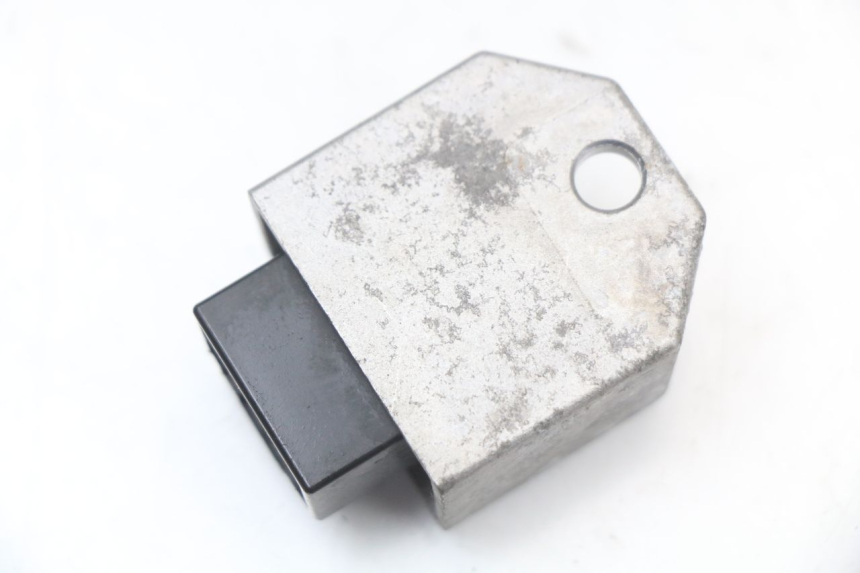 photo de REGULADOR DE CARGA PEUGEOT CITYSTAR 50 (2013 - 2017) - Primer plano técnico