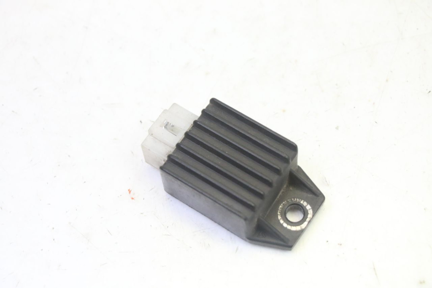 photo de REGULADOR DE CARGA PEUGEOT CITYSTAR 50 (2013 - 2017) - Detalle de la pieza