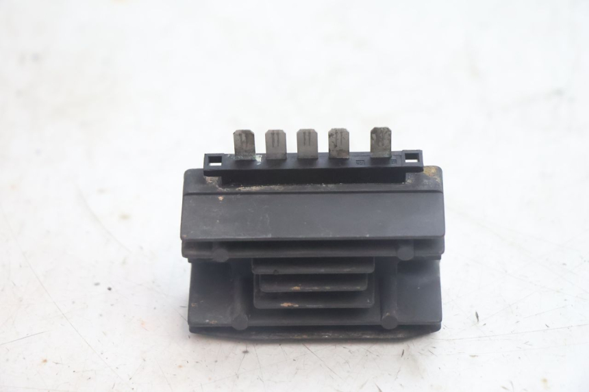 photo de REGULADOR SUZUKI DR S 600 (1985 - 1989) - Detalle de la pieza