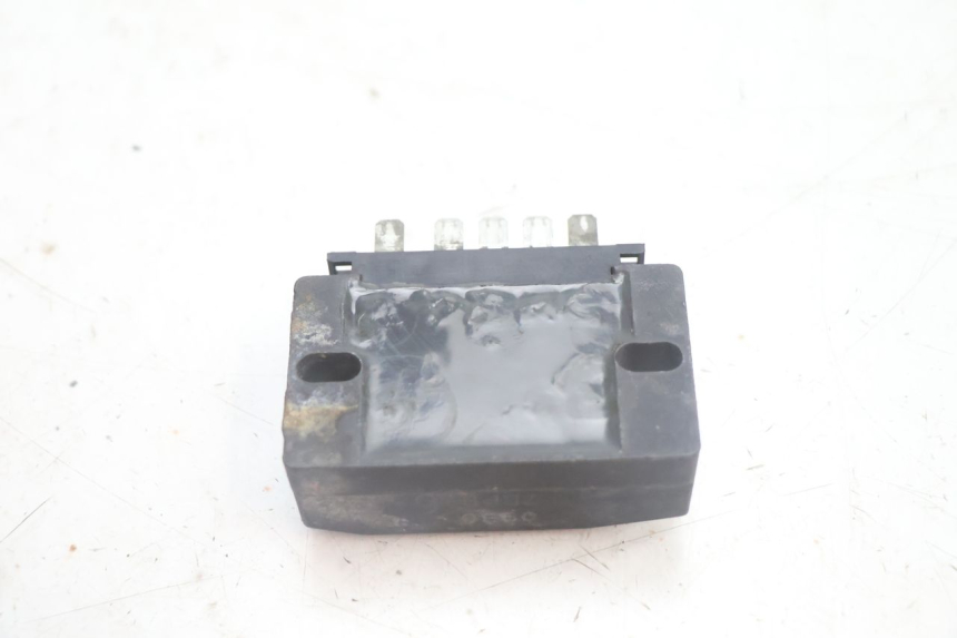 photo de REGULADOR SUZUKI DR S 600 (1985 - 1989) - Primer plano técnico