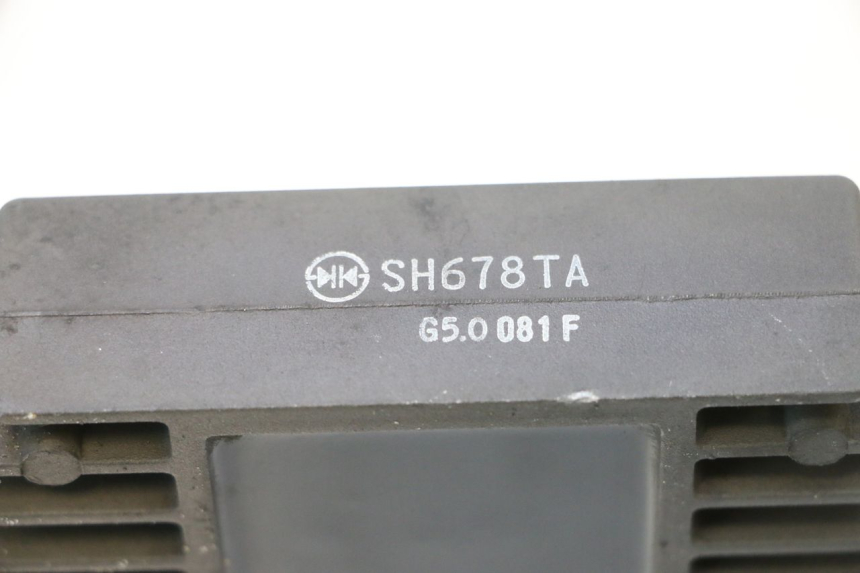 photo de REGULADOR DE CARGA KAWASAKI ER-6 ER6 F ABS 650 (2012 - 2016) - Primer plano técnico