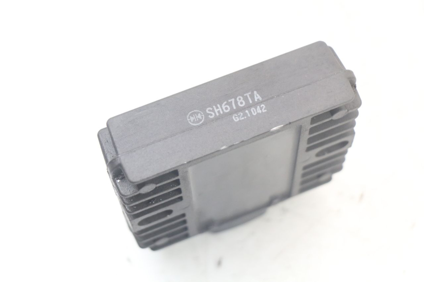 photo de REGULADOR KAWASAKI ER-6 ER6 N 650 (2012 - 2016) - Primer plano técnico