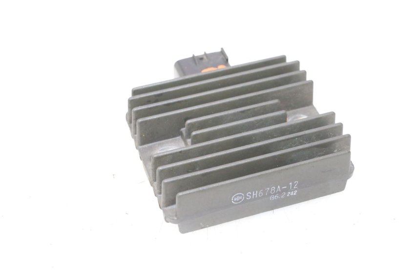 photo de REGULADOR KAWASAKI ER-6 ER6 N 650 (2005 - 2009) - Primer plano técnico