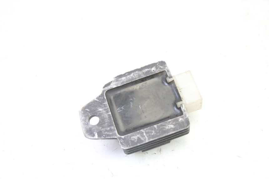 photo de REGULADOR DE CARGA KEEWAY F-ACT FACT 50 (2006 - 2011) - Otra perspectiva