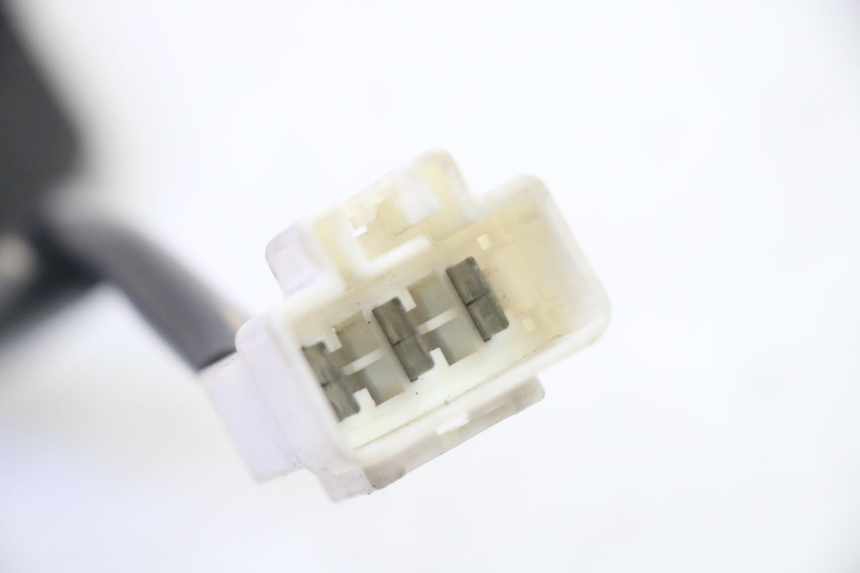 photo de REGULADOR DE CARGA HONDA FES S-WING SWING ABS 125 (2007 - 2015) - Otra perspectiva