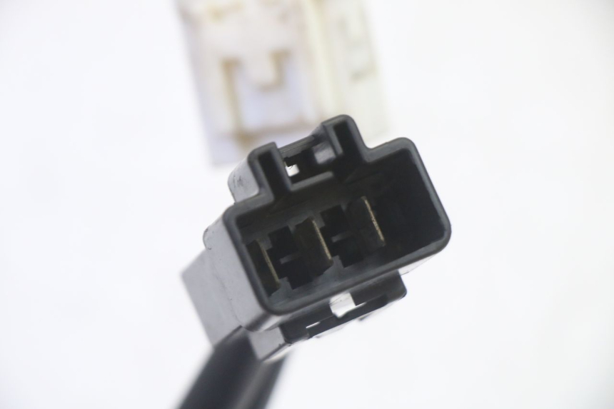 photo de REGULADOR DE CARGA HONDA FES S-WING SWING ABS 125 (2007 - 2015) - Primer plano técnico