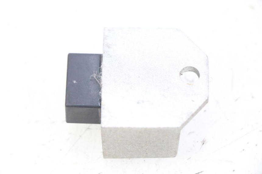 photo de REGULADOR DE CARGA SYM FIDDLE 2 50 (2008 - 2013) - Detalle de la pieza