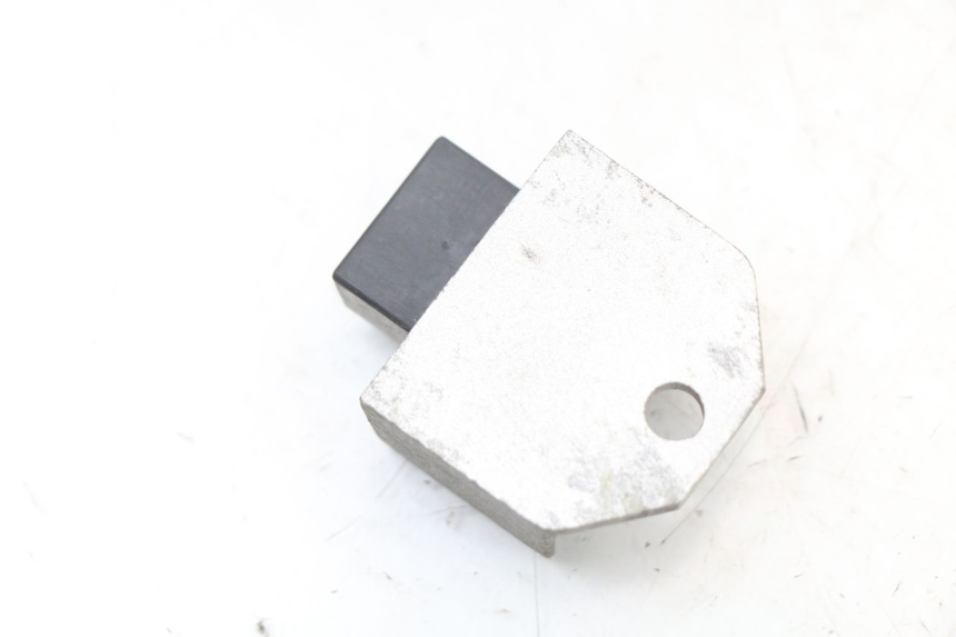 photo de REGULADOR DE CARGA SYM FIDDLE 2 50 (2008 - 2013) - Otra perspectiva