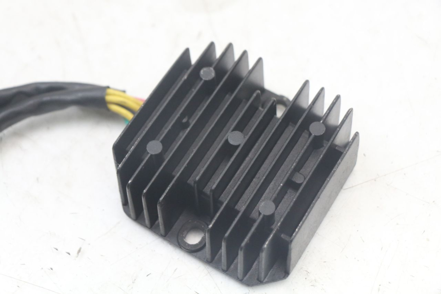 photo de REGULADOR DE CARGA SYM FIDDLE 3 III 125 (2014 - 2020) - Zoom estado de uso