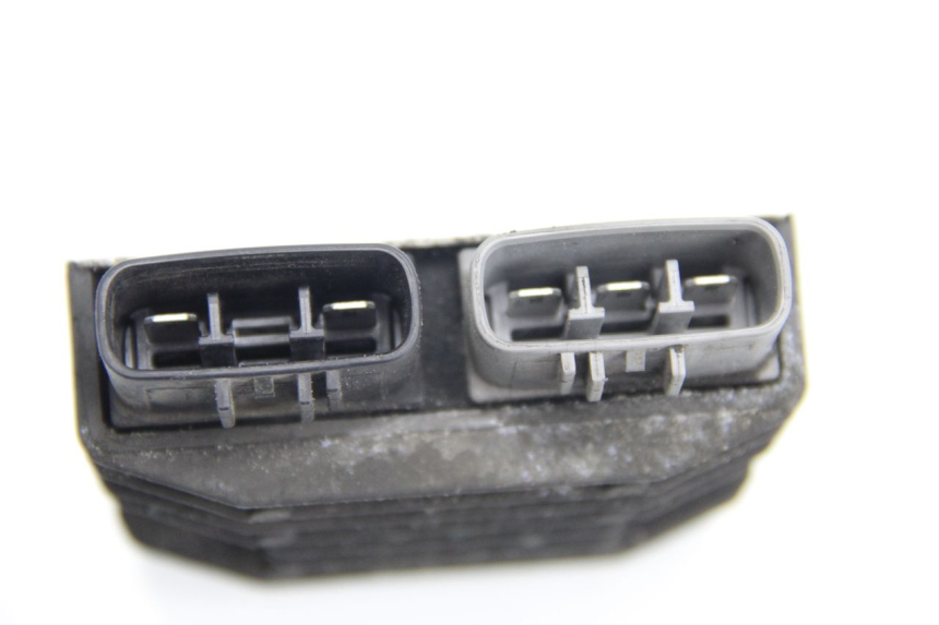 photo de REGULADOR DE CARGA YAMAHA FJR ABS 1300 (2006 - 2012) - Primer plano técnico