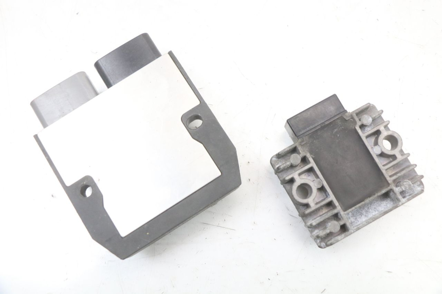 photo de REGULADOR DE CARGA YAMAHA FJR ABS 1300 (2006 - 2012) - Otra perspectiva