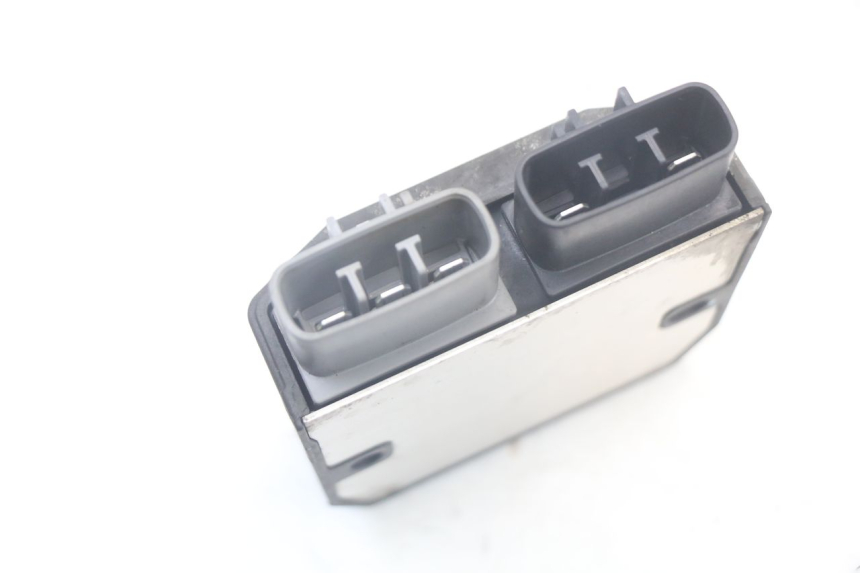 photo de REGULADOR DE CARGA YAMAHA FJR ABS 1300 (2006 - 2012) - Primer plano técnico