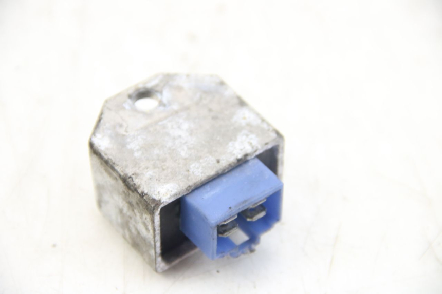 photo de REGULADOR DE CARGA MBK FLIPPER 50 (2004 - 2012) - Otra perspectiva