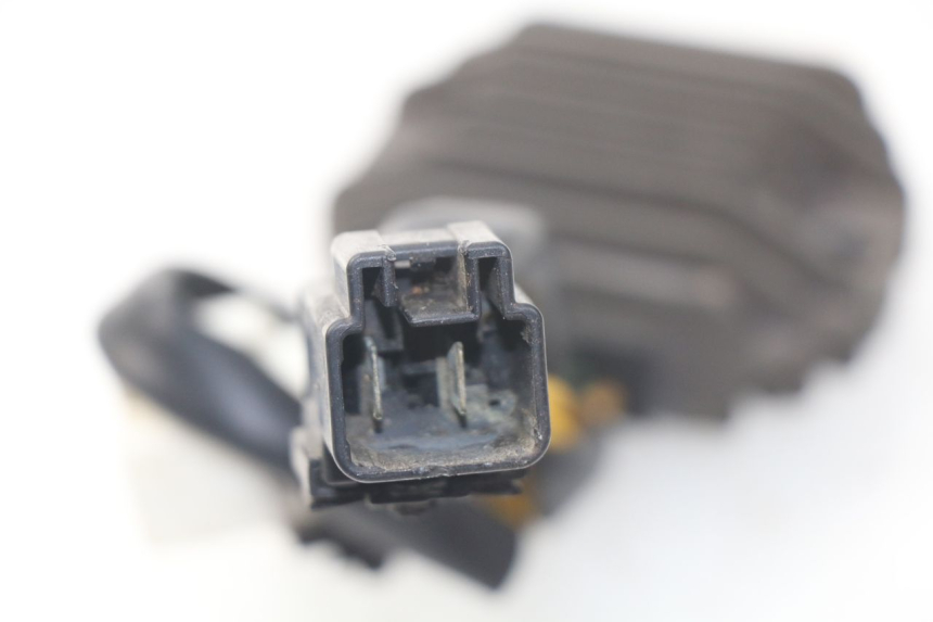 photo de REGULADOR PIAGGIO FLY IE 125 (2012 - 2017) - Detalles de los puntos de fijación